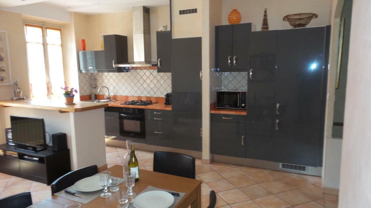 spacieux logement face à la Cité Médievale Carcassonne Extérieur photo