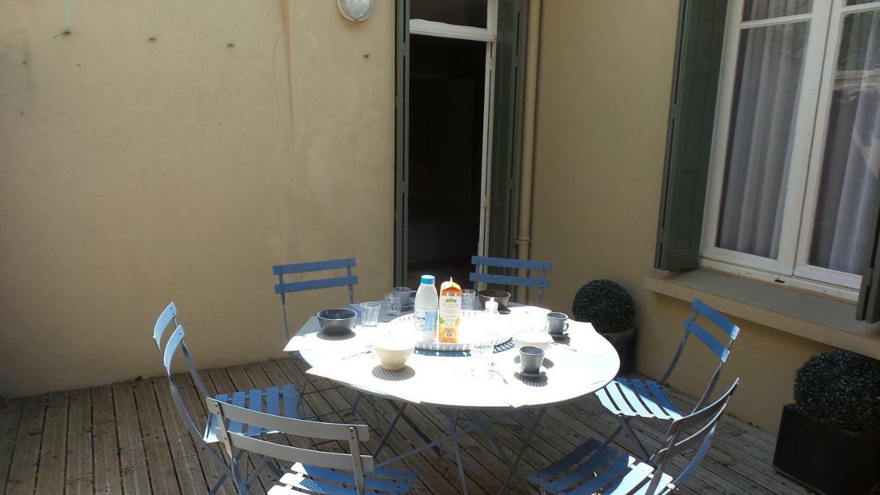 spacieux logement face à la Cité Médievale Carcassonne Extérieur photo