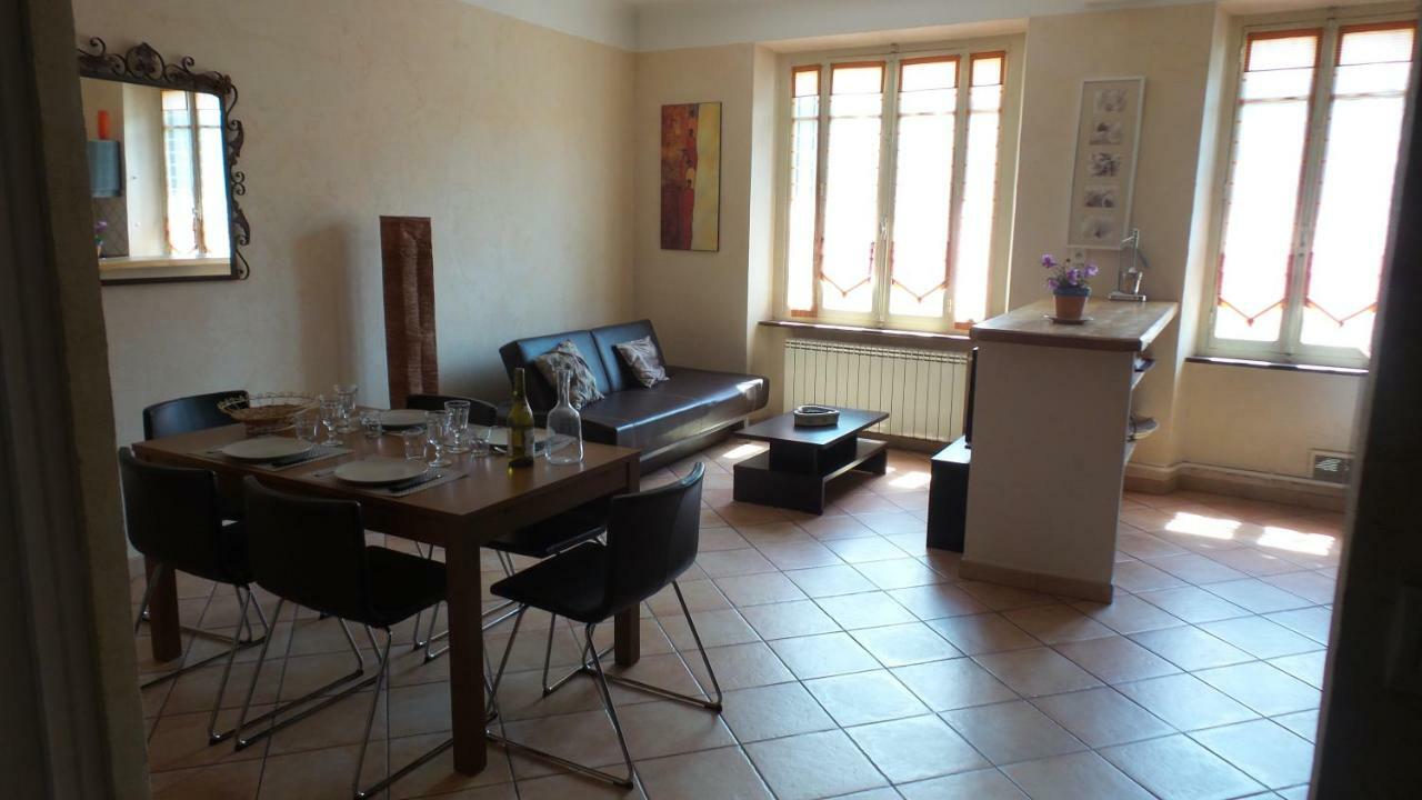 spacieux logement face à la Cité Médievale Carcassonne Extérieur photo