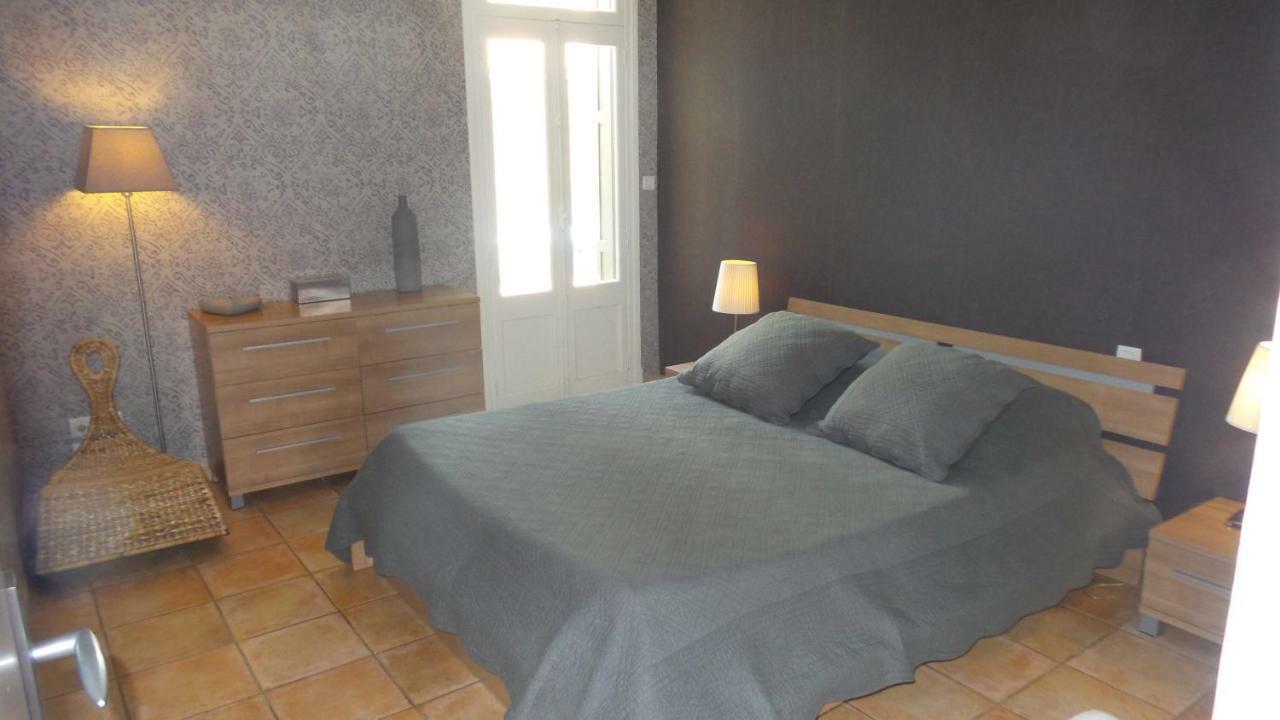 spacieux logement face à la Cité Médievale Carcassonne Extérieur photo
